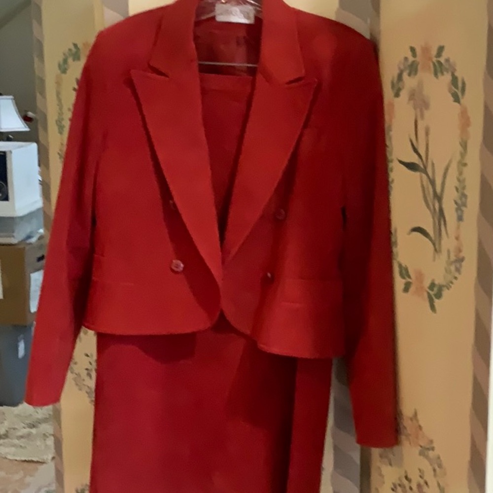 SUEDE LADIES SUIT REDISH ORANGE COLOR SIZE 8 PERFECT